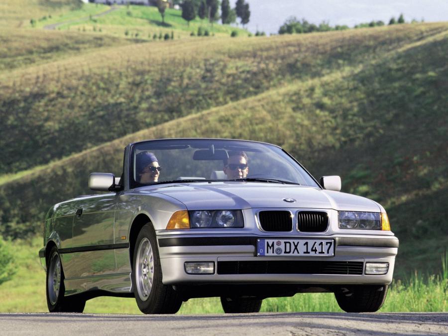  BMW 325i Convertible 1993 года  (фото 2 из 2)